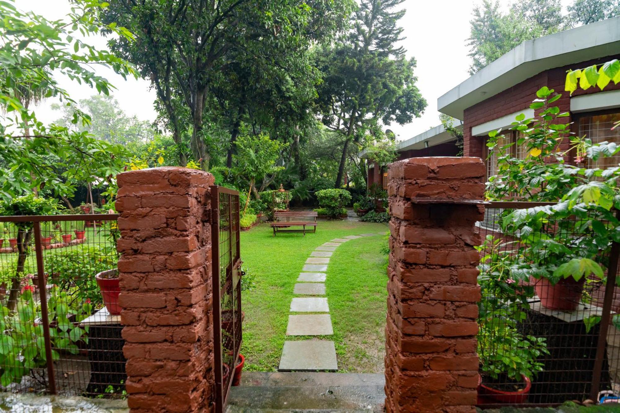 Saffronstays Doon Garden Villa - Near Doon School And Mall Road Dehradun Bagian luar foto